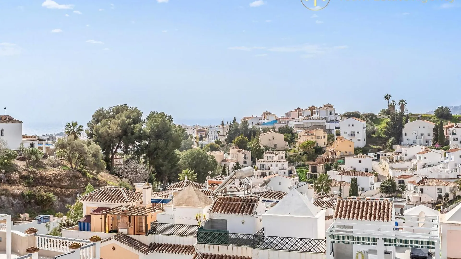 Chic Retreat With A Spacious Garden, Near Burriana Beach Nerja