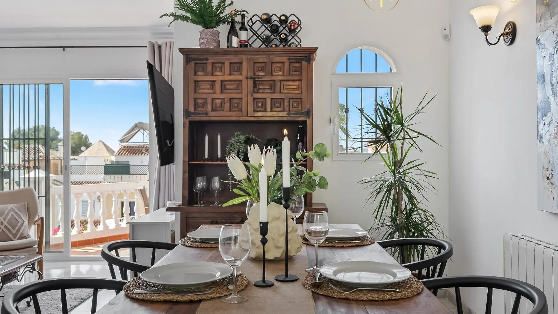 Chic Retreat With A Spacious Garden, Near Burriana Beach Nerja