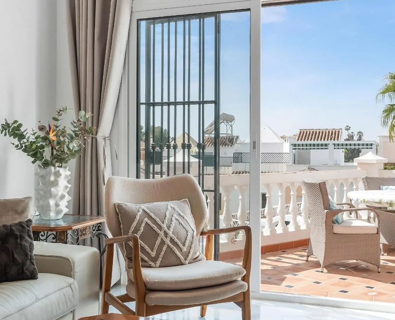 Chic Retreat With A Spacious Garden, Near Burriana Beach Nerja 0*,