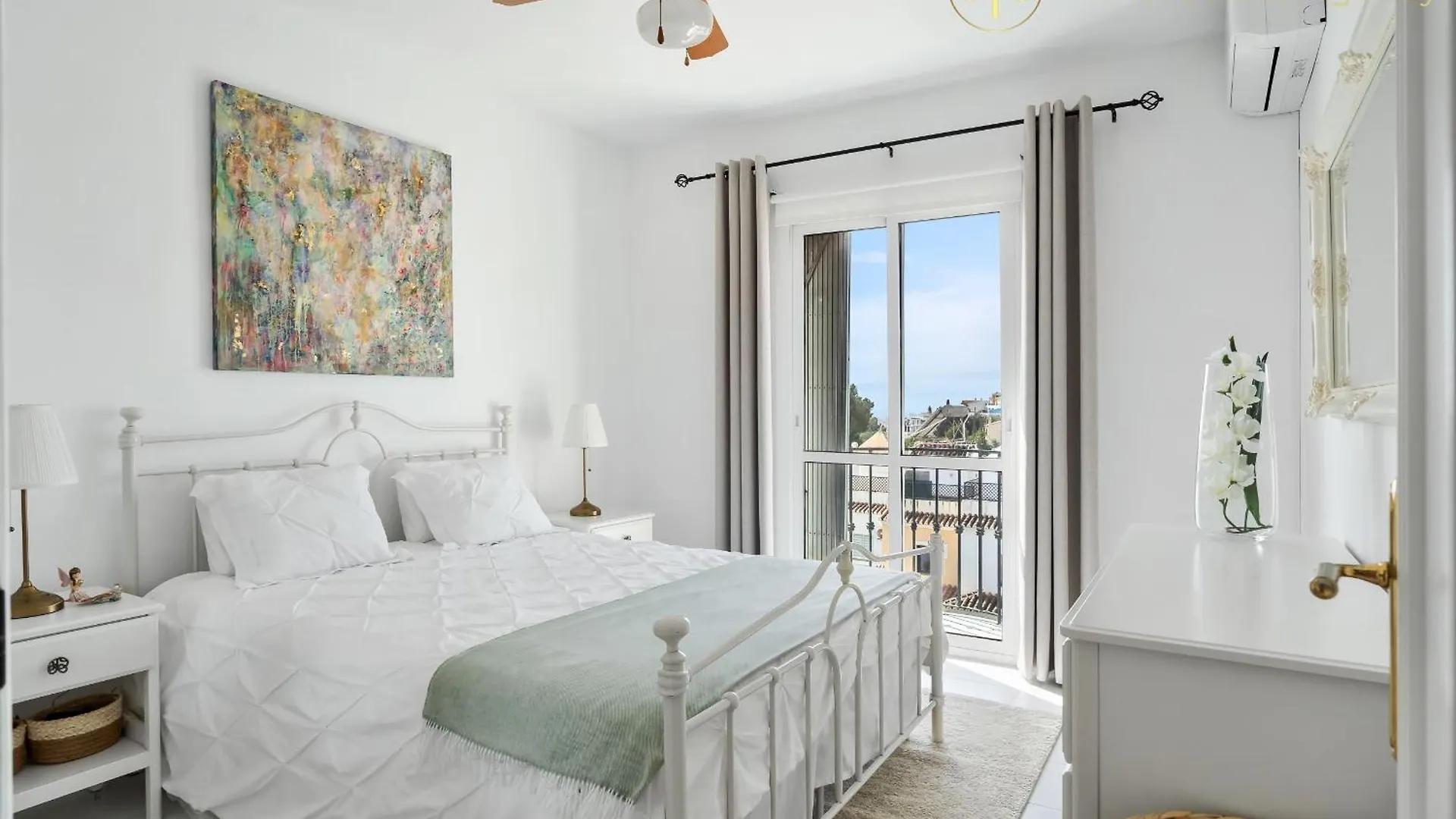 Chic Retreat With A Spacious Garden, Near Burriana Beach Nerja Holiday home