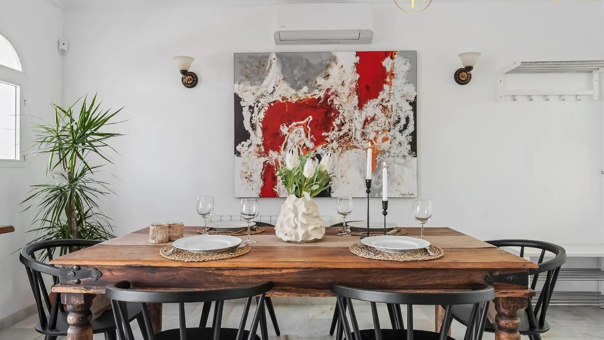 Chic Retreat With A Spacious Garden, Near Burriana Beach Nerja